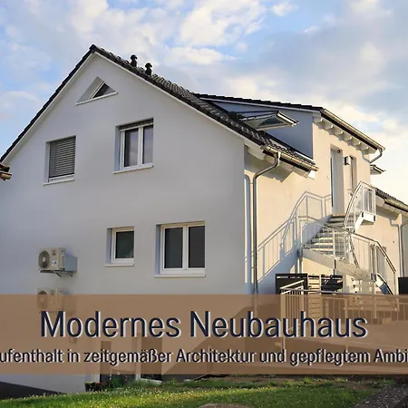 Hoeckelheim - Blaue Lagune - Neu, Modern & Geraeumig - 100 Qm - 3 Schlafzimmer - Bis 6 Gaeste, Babies Reisen Gratis - Garten, Grill & Terrasse - Fussbodenheizung - Smart-tv - Kueche Mit Backofen, Spuelmaschine & Toaster - Nahe Goettin