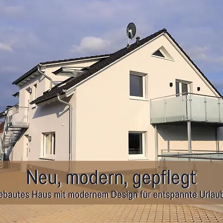 شقة Hoeckelheim - Blaue Lagune - Neu, Modern & Geraeumig - 100 Qm - 3 Schlafzimmer - Bis 6 Gaeste, Babies Reisen Gratis - Garten, Grill & Terrasse - Fussbodenheizung - Smart-tv - Kueche Mit Backofen, Spuelmaschine & Toaster - Nahe Goettin